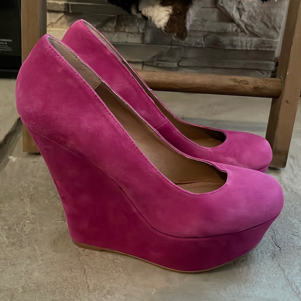 Steve Madden magenta wedges